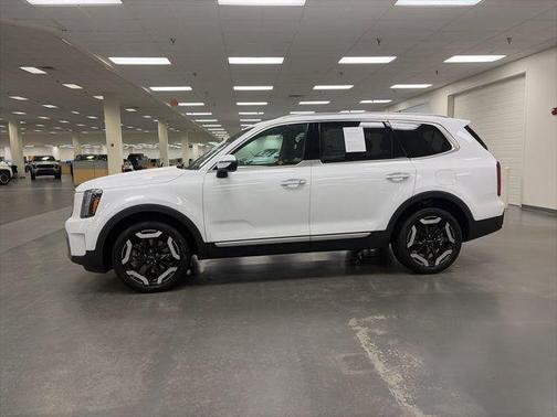 Glacial White Pearl 2024 Kia Telluride S