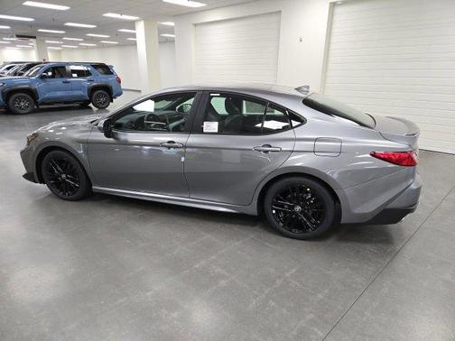 Heavy Metallic 2026 Toyota Camry SE