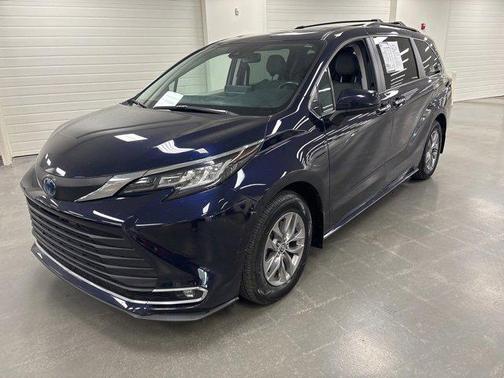 2021 Toyota Sienna XLE 7 Passenger