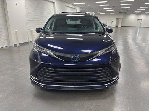 2021 Toyota Sienna XLE 7 Passenger