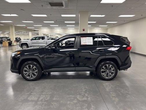 2022 Toyota RAV4 Hybrid XLE Premium