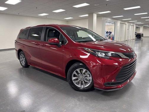 2024 Toyota Sienna LE