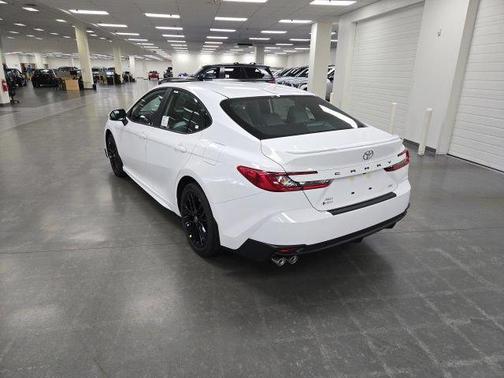Ice 2026 Toyota Camry SE
