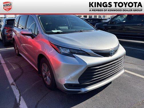 2024 Toyota Sienna LE