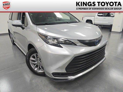 2024 Toyota Sienna LE