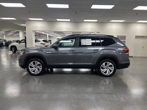 2023 Volkswagen Atlas 2.0T SE w/Technology 4MOTION