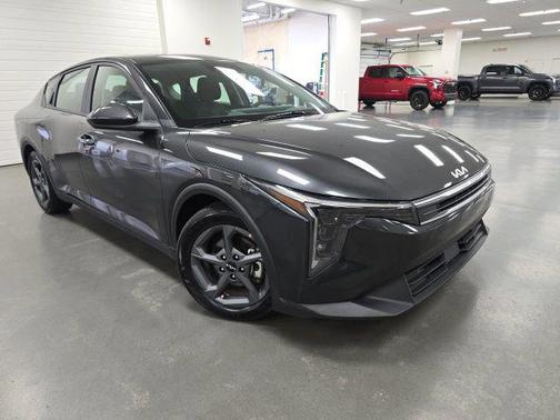 Interstellar Gray 2025 Kia K4 LXS