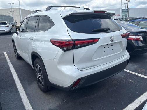 Wind Chill Pearl 2023 Toyota Highlander XLE