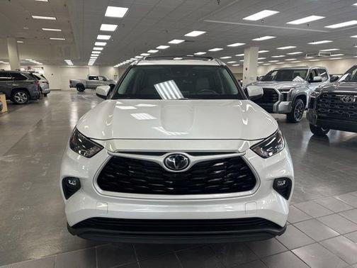 Wind Chill Pearl 2023 Toyota Highlander XLE