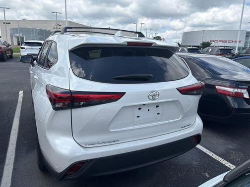 Wind Chill Pearl 2023 Toyota Highlander XLE