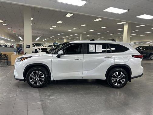 Wind Chill Pearl 2023 Toyota Highlander XLE