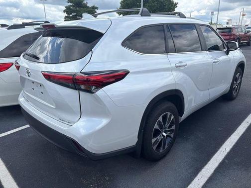 Wind Chill Pearl 2023 Toyota Highlander XLE