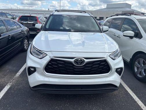 Wind Chill Pearl 2023 Toyota Highlander XLE