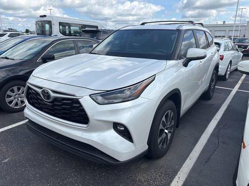 Wind Chill Pearl 2023 Toyota Highlander XLE