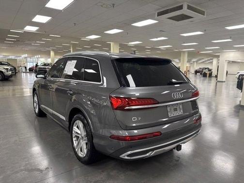 2023 Audi Q7 45 Premium Plus