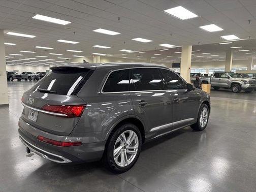 2023 Audi Q7 45 Premium Plus
