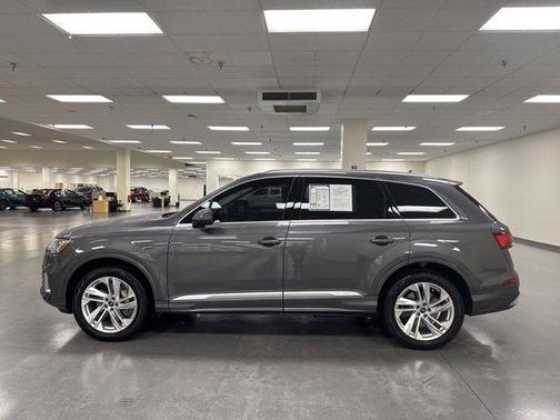 2023 Audi Q7 45 Premium Plus