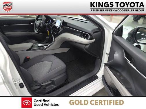Ice 2023 Toyota Camry LE