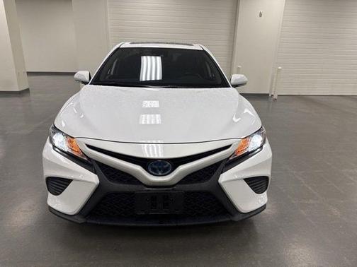 2019 Toyota Camry Hybrid SE