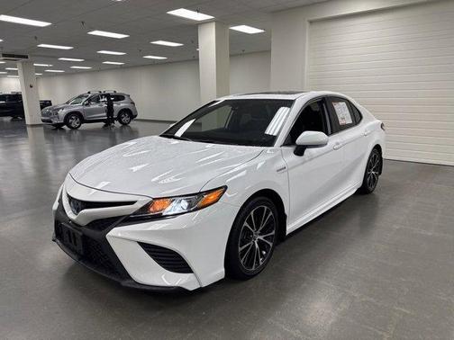2019 Toyota Camry Hybrid SE