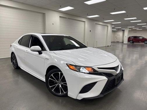 2019 Toyota Camry Hybrid SE