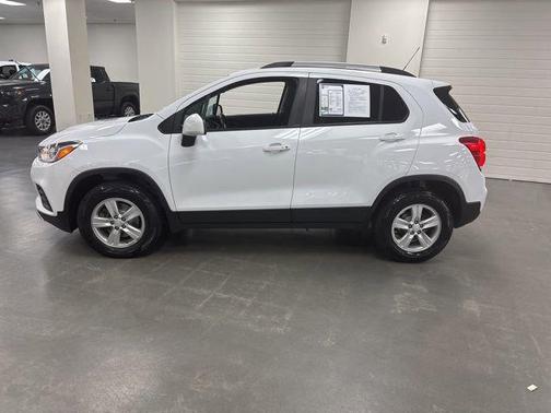 Summit White 2022 Chevrolet Trax LT