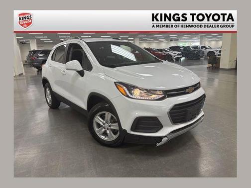 Summit White 2022 Chevrolet Trax LT