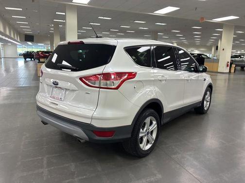 White Platinum Clearcoat Metallic 2016 Ford Escape SE