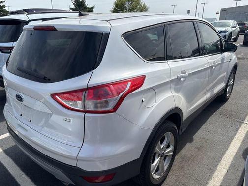 White Platinum Clearcoat Metallic 2016 Ford Escape SE