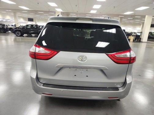 2017 Toyota Sienna XLE Premium