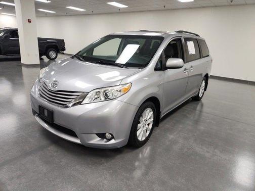 2017 Toyota Sienna XLE Premium