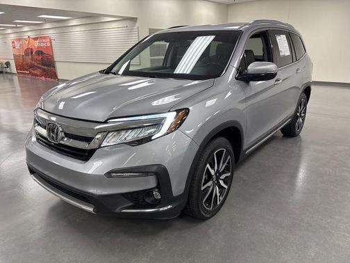 Deep Scarlet Pearl 2022 Honda Pilot Touring 8-Passenger