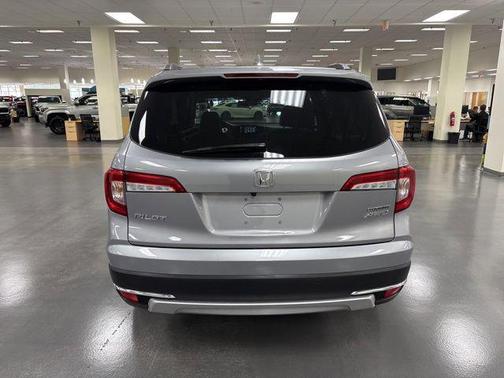 Deep Scarlet Pearl 2022 Honda Pilot Touring 8-Passenger