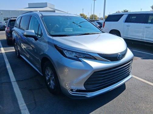2021 Toyota Sienna XLE