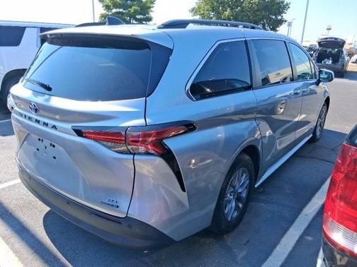 2021 Toyota Sienna XLE