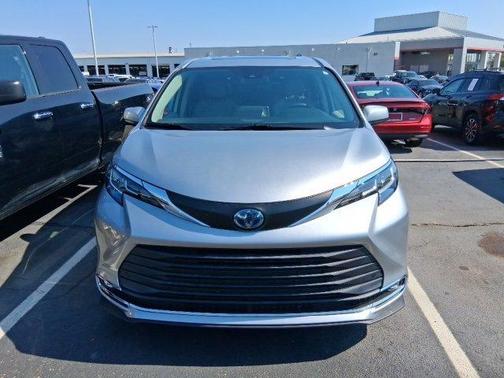 2021 Toyota Sienna XLE