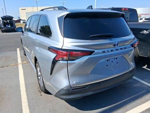 2021 Toyota Sienna XLE