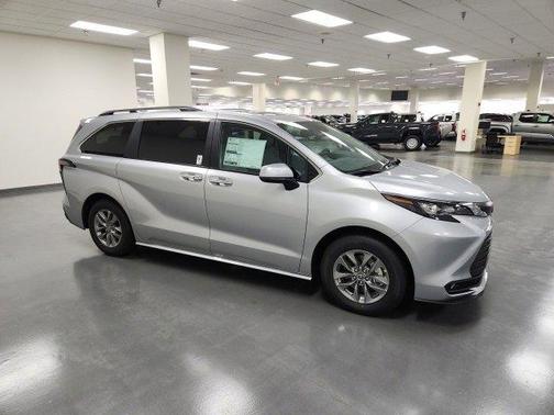 2025 Toyota Sienna XLE