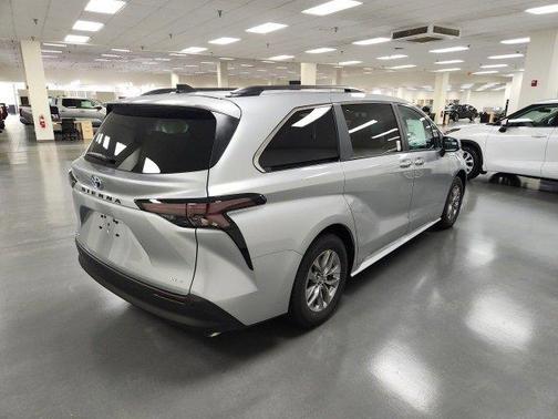 2025 Toyota Sienna XLE