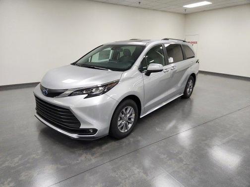 2025 Toyota Sienna XLE