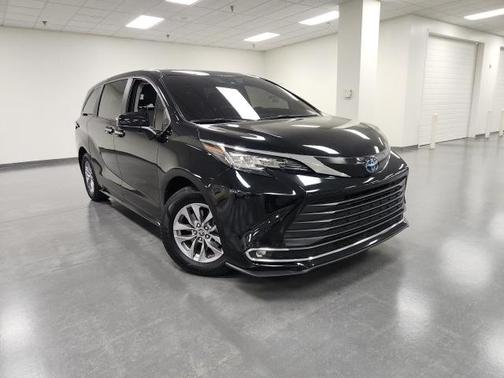 2022 Toyota Sienna XLE
