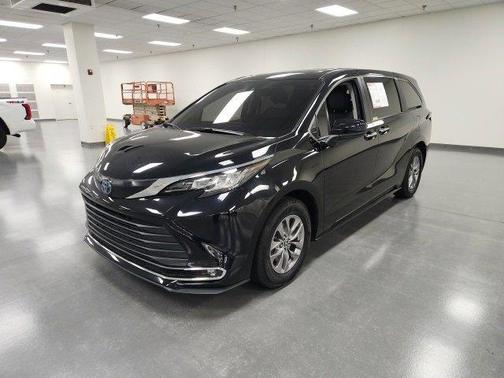 2022 Toyota Sienna XLE