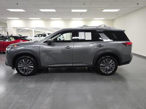 2023 Nissan Pathfinder SL 4WD