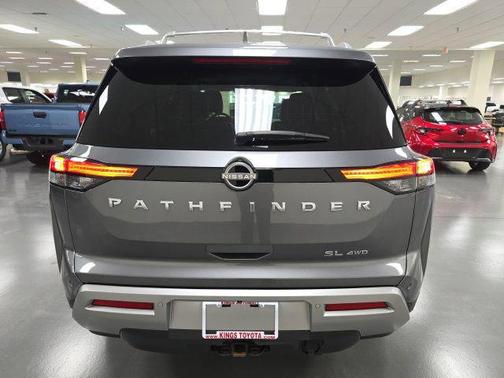 2023 Nissan Pathfinder SL 4WD