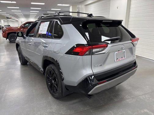 2025 Toyota RAV4 Hybrid SE