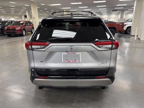 2025 Toyota RAV4 Hybrid SE