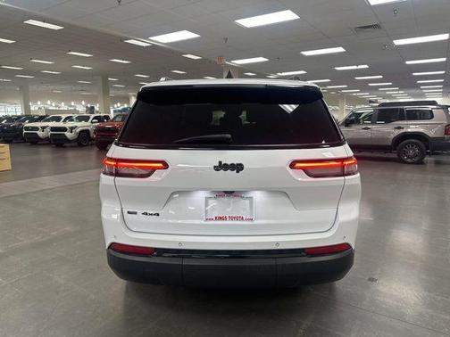 Bright White Clearcoat 2023 Jeep Grand Cherokee L Altitude