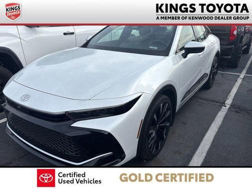 Black/Oxygen White 2024 Toyota Crown Platinum