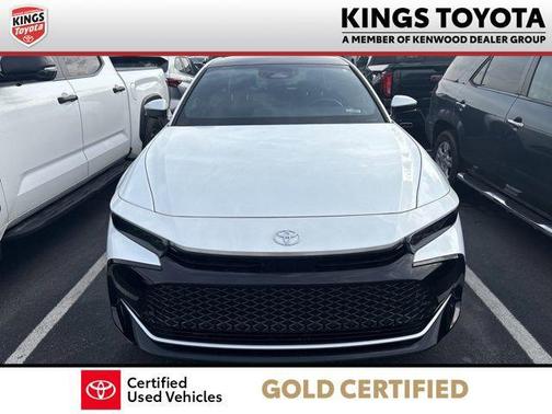 Black/Oxygen White 2024 Toyota Crown Platinum