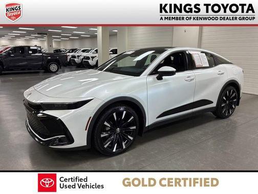 Black/Oxygen White 2024 Toyota Crown Platinum